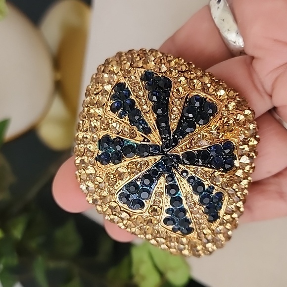 Vintage Gold Chunky Hinge / Clamper Dome Bracelet with Black Crystals - Picture 3 of 8